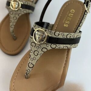 GUESS Women's Black and Tan Sandals Size 9
